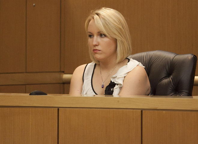 Cho bạn trai ôm lần cuối trước khi chia tay, cô gái xinh xắn đau đớn lãnh 32 nhát dao tưởng như đã bỏ mạng